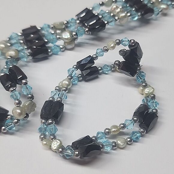 Elegant Blue and Black Beaded Magnetic Jewelry Set Hematite - Picture 3 of 3